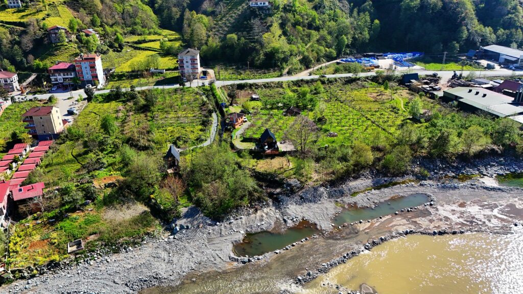Irmak Bungalov Ardeşen Fırtına Deresi yakınında jakuzili bungalov